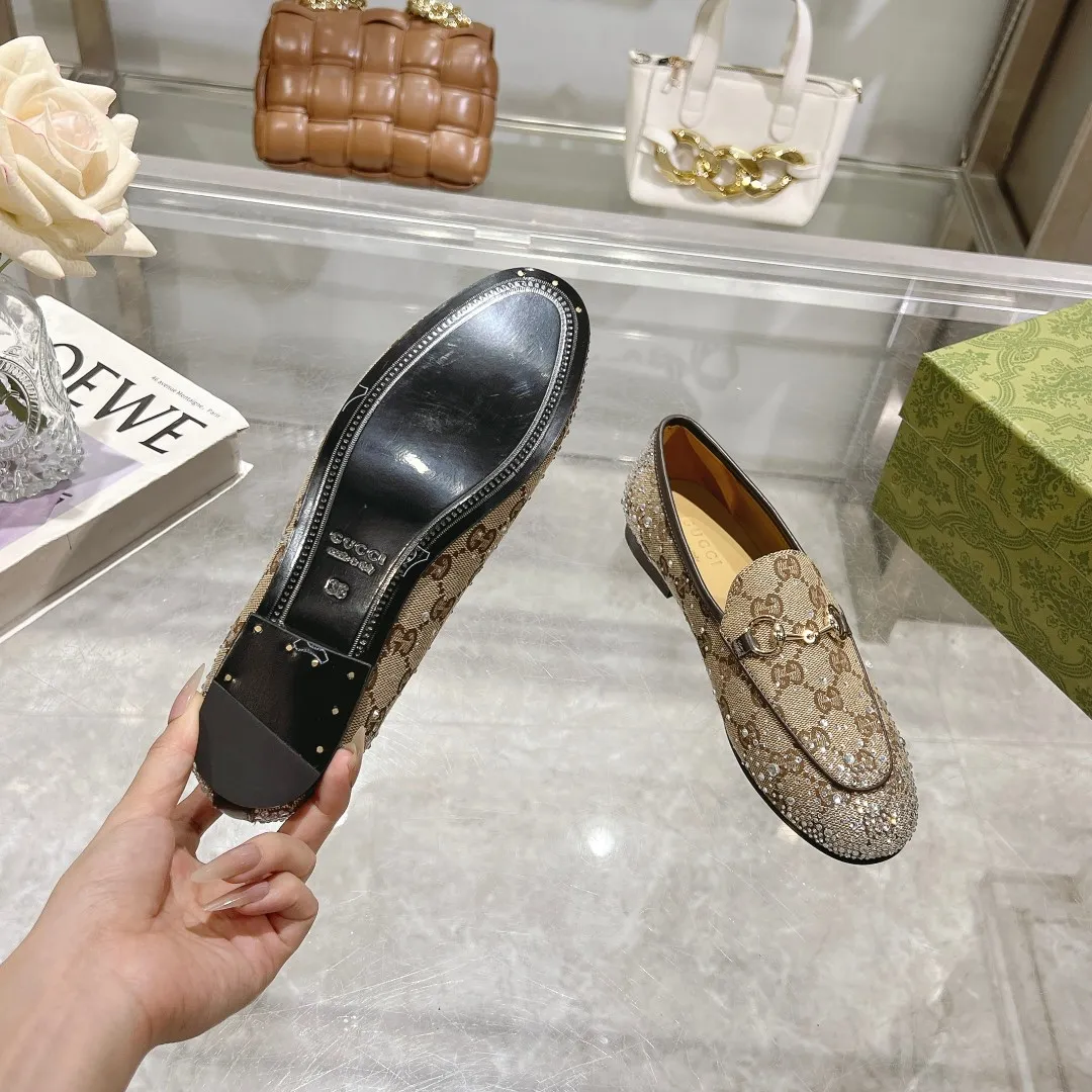 👟👟Ex-factory price 500👟👟 Women's Shoes Women's Clothing Genuine Leather Sole +50 Burgundy G Diamond (35-41) (41/42 Customized) As an outstanding representative of Gucci's design heritage, the Jordaan series of loafers with horsebit buckles vividly highlight the classic elegance. Crafted from the brand's signature monogram canvas, this shoe is timeless. Made from soft material and with a refined, smooth silhouette, these shoes are a perfect expression of everyday elegance. Gucci Angora Red GG Canvas Women Light Gold Tone Hardware Horsebit Faceted Crystal Detail Leather Sole Flat